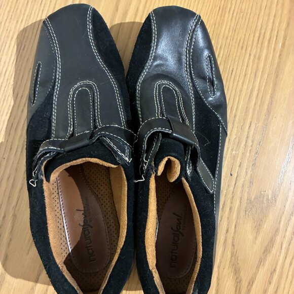 Natural Soul by Naturalizer Black Leather Loafers - Women's 9 - Picture 8 of 9